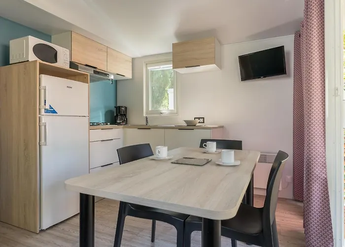 Κάμπινγκ Le Mediterranee - Domaine Pietonnier 5*